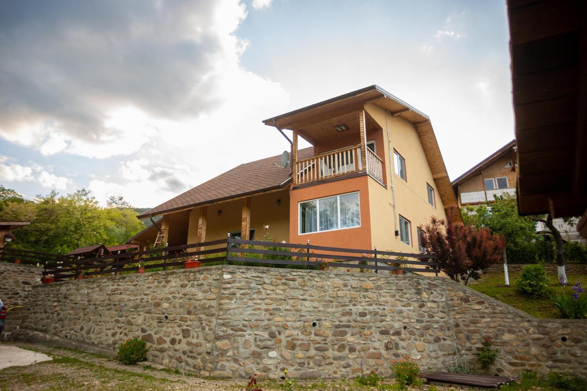 Casa Rumelia Paltineni Exterior foto